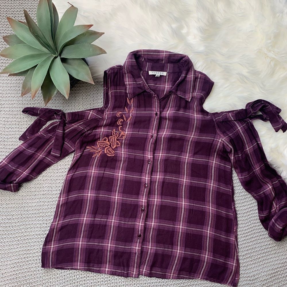 Francesca’s Harper purple plaid cold shoulder flannel top size medium